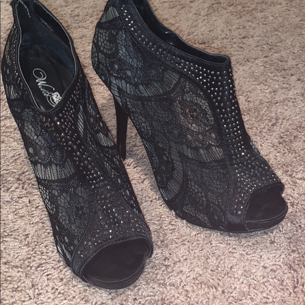 GREAT CONDITION BLACK, LACE HIGH HEELS